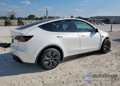 2024 Tesla Model Y z USA, uszkodzony, nr VIN 7SAYGDEE5RF210654